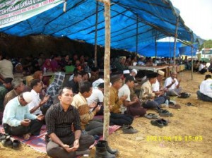 Masyarakat dari berbagai daerah melakukan Doa Bersama di Bukit Mahato berharap Eksekusi lapangan Register 40 dilakukan secepatnya. Mereka juga mengenang salah satu pemuka Agama Alm Datuk Basurek Batu.