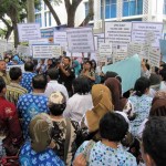 Rayakan Hardiknas, Ribuan Guru Tolak UN