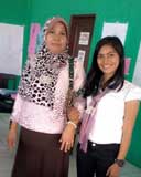 Nurbaiyah (kiri), ekerja rumahan perempuan bersama Dewi Bhineka (Pendamping)