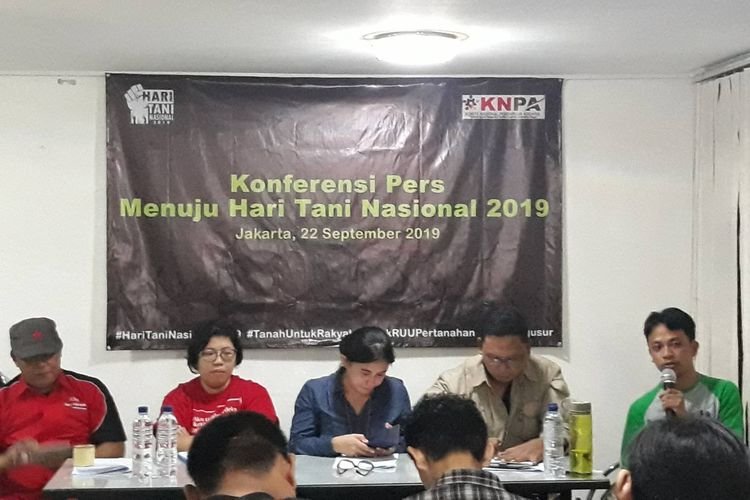 Foto: Kompas.com/Fitria Chusna Farisa | Konferensi pers di Sekretariat Nasional Konsorsium Pembaruan Agraria (KPA), Jakarta Selatan, Minggu (22/9/2019).