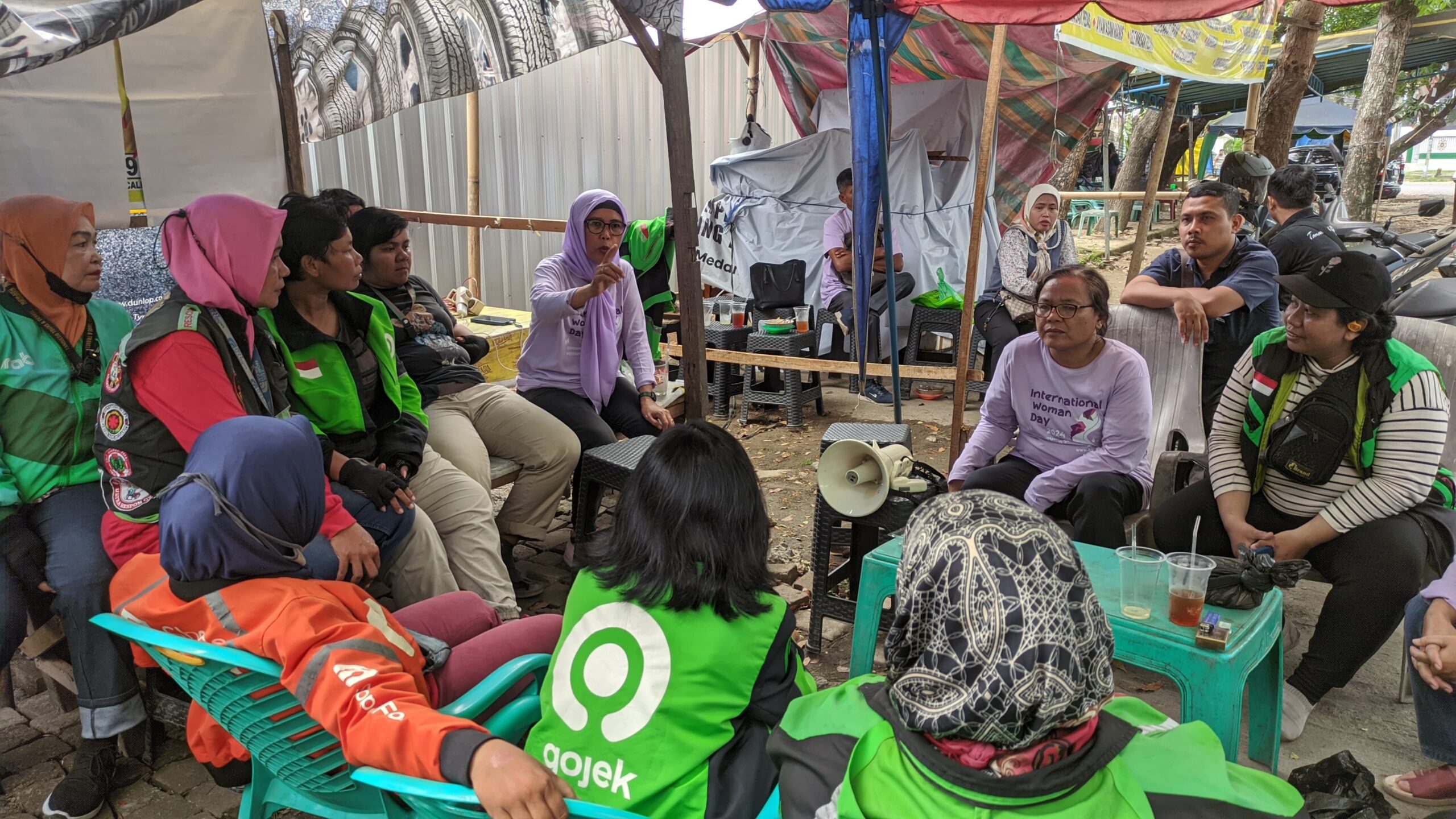 BITRA Indonesia Gelar Diskusi Pinggir Jalan Bersama Driver Ojol Perempuan, Ini Keluhan Mereka