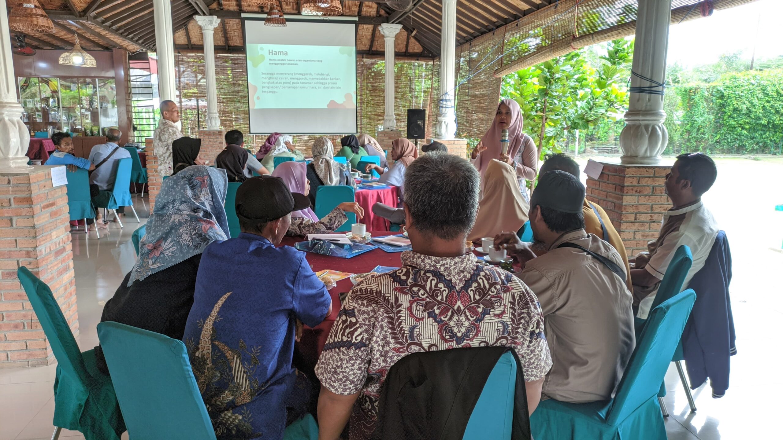 Pelatihan Budidaya Tanaman Herbal Upaya Tingkatkan Pengetahuan dan Kesadaraan Kelompok Dampingan
