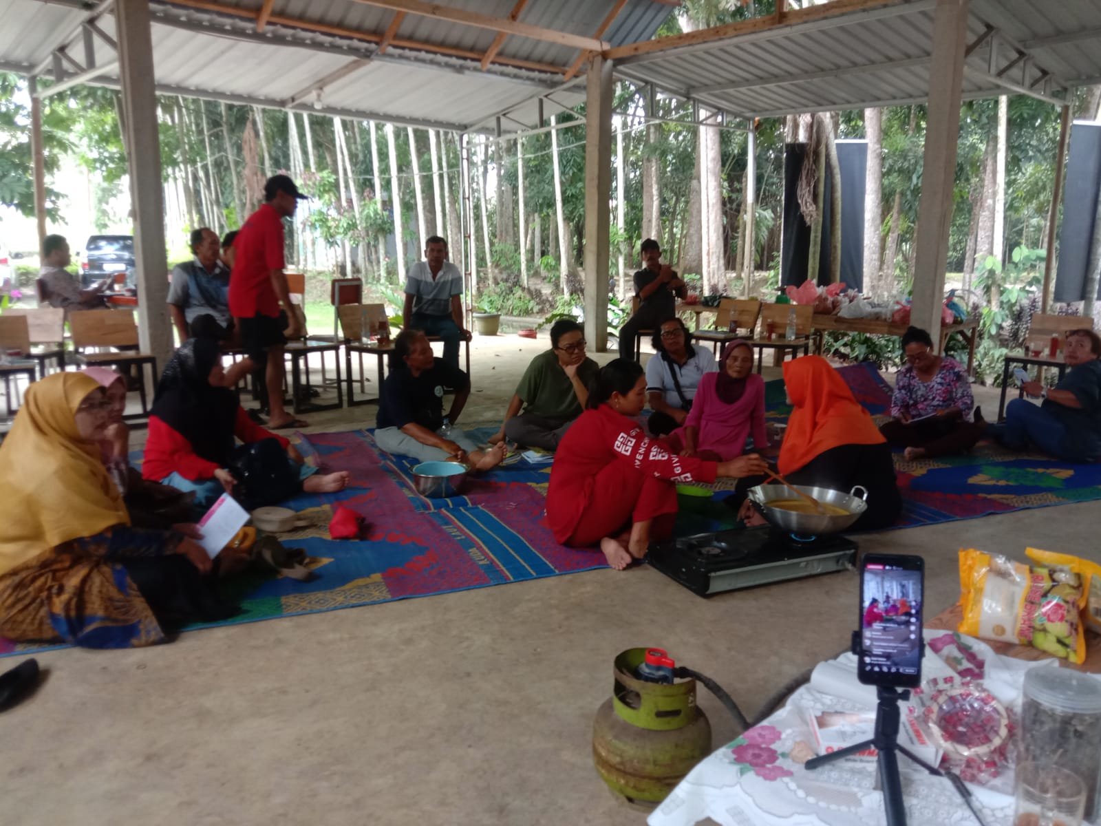 Pelatihan Pembuatan Jamu Herbal di Desa Silulu: Mengangkat Potensi Kesehatan Tradisional