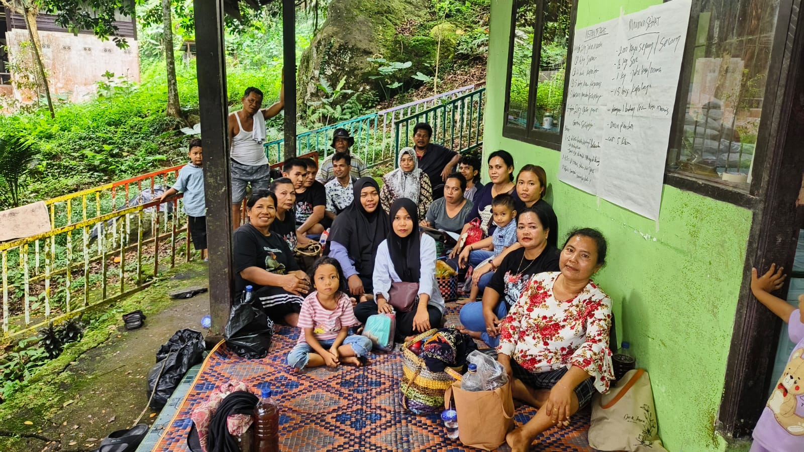 Sehat dan Mandiri Bersama Jamu: Pelatihan Herbal untuk Kelompok Tani Lepar Lau Tengah